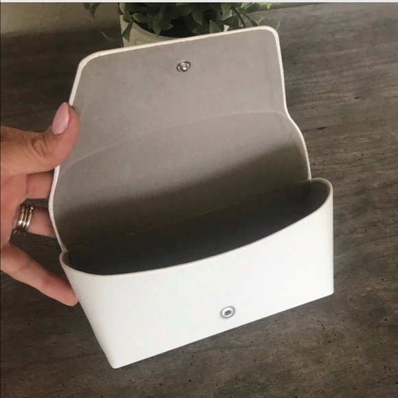 MICHAEL KORS GLASS CASE - Picture 3 of 4